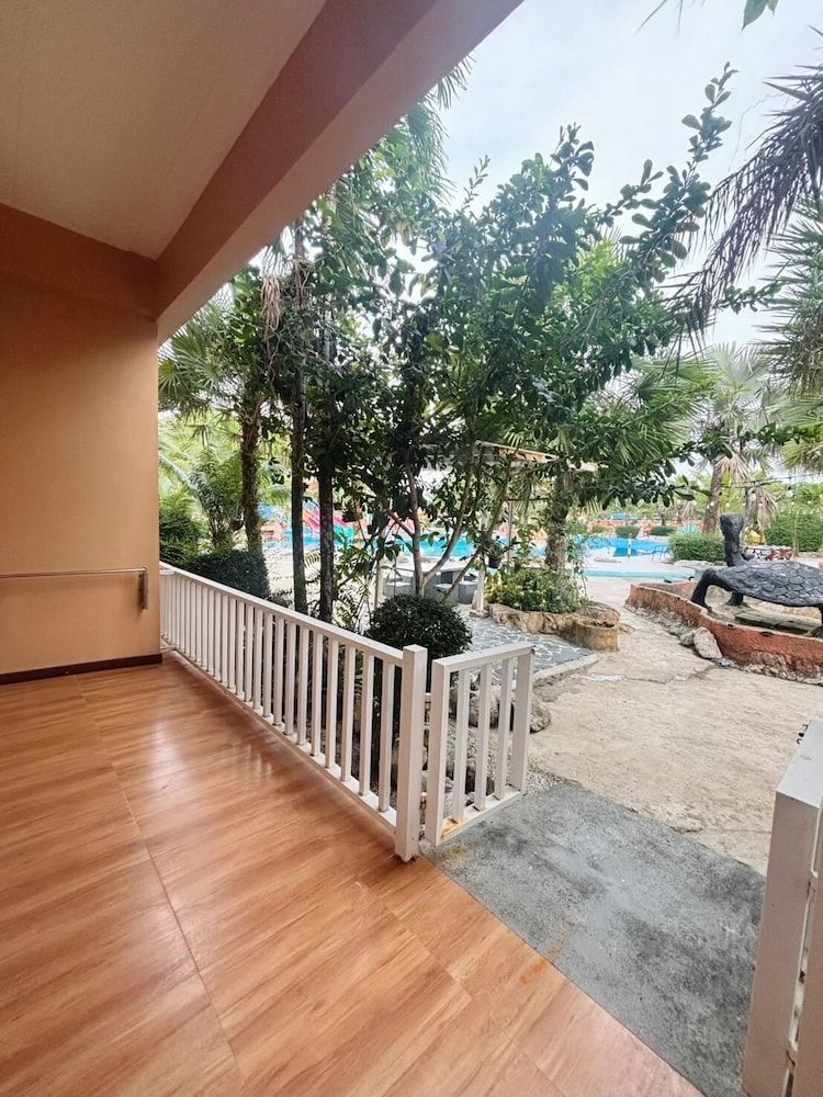 Trang Oasis Waterpark Hotel Triple Room 2