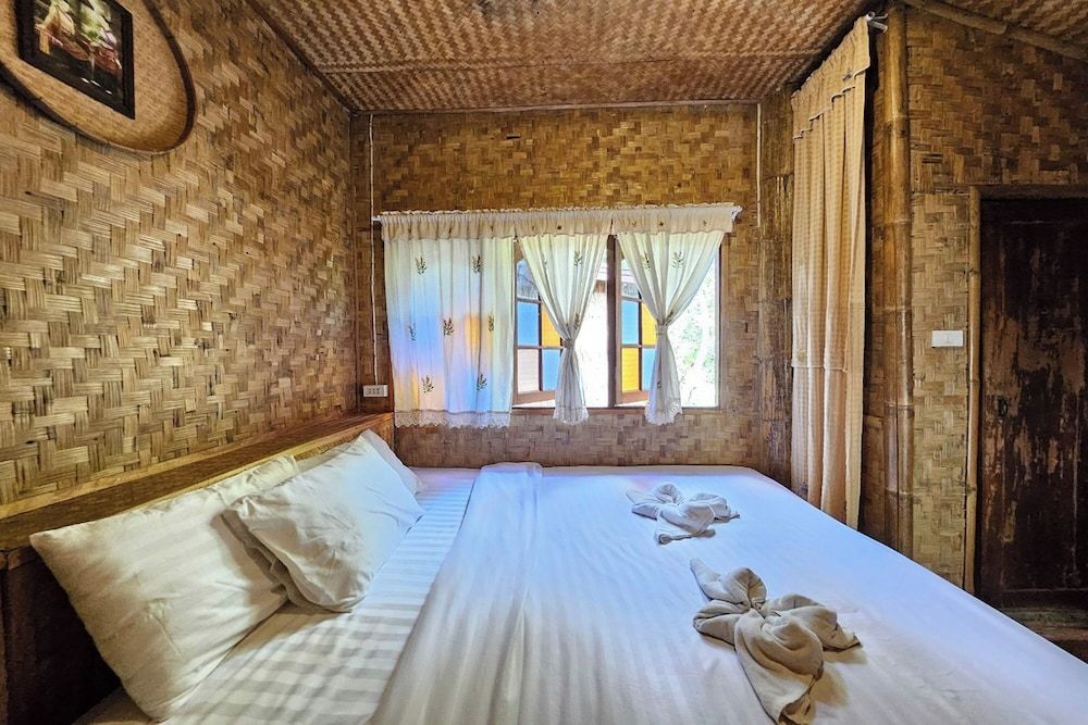 Mae Mae Home Deluxe Double Room 2