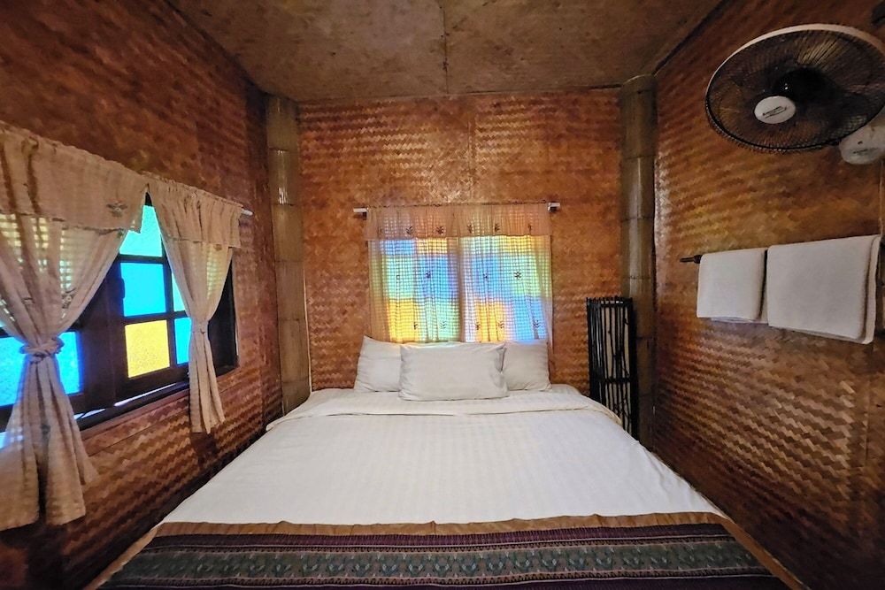 Mae Mae Home Standard Double Room 6