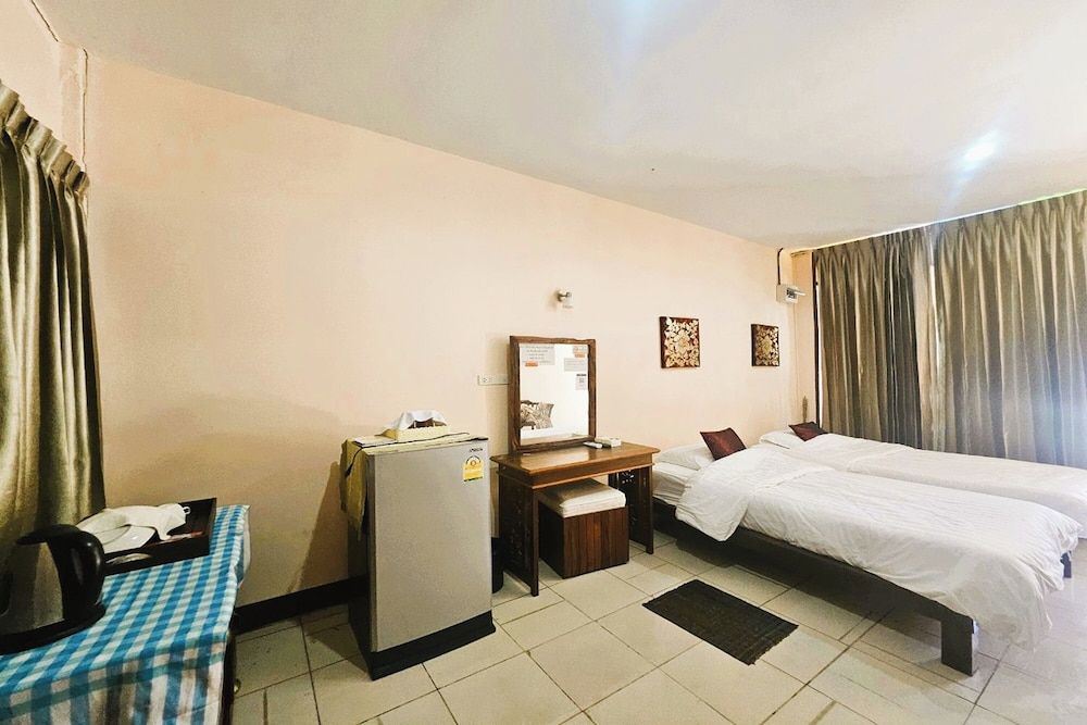 Thai Gallery Baantawai Superior Twin Room 3