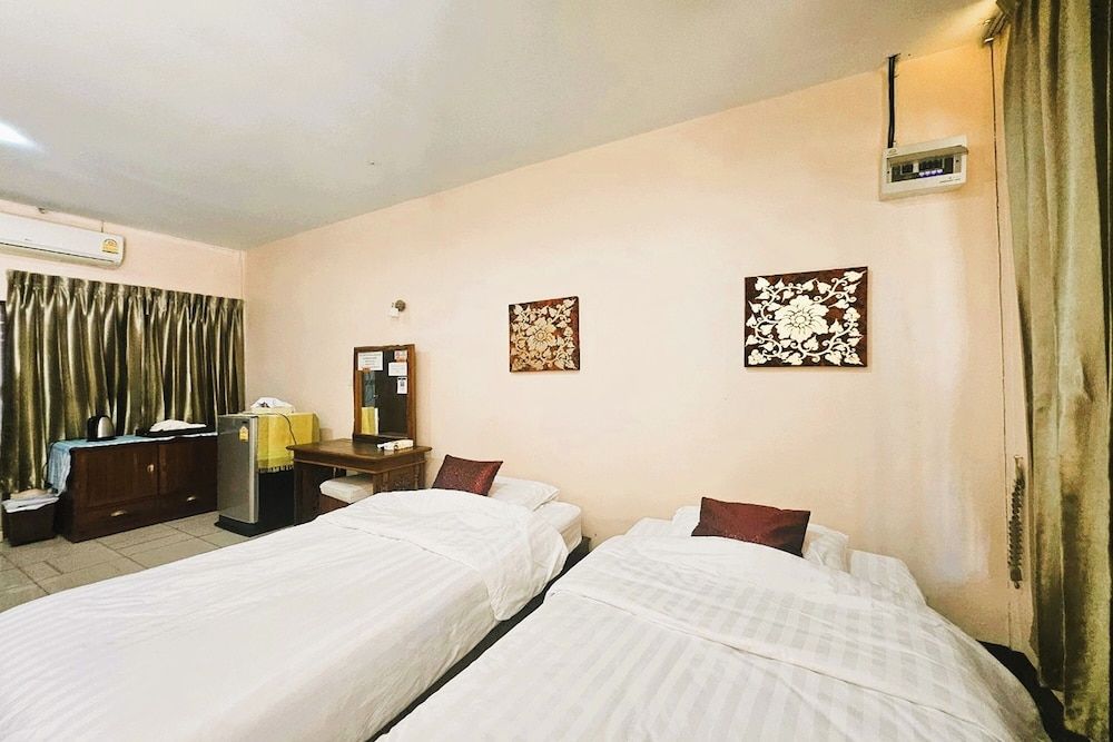 Thai Gallery Baantawai Superior Twin Room 5