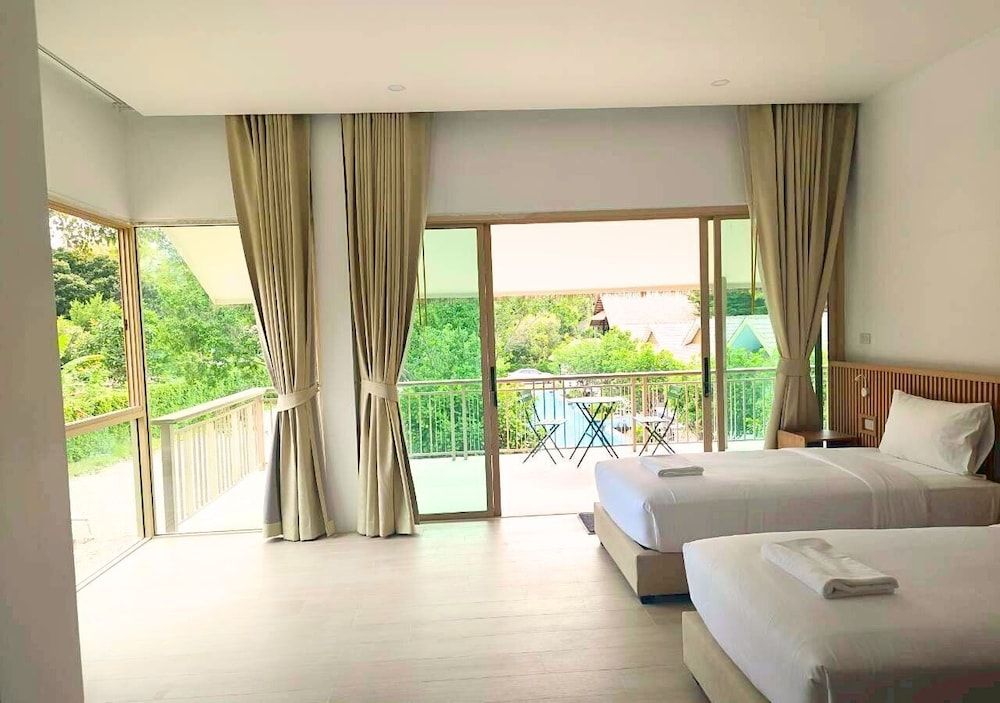 The Poom Cafe Resort Khao Yai Executive Room, 2 Twin Beds, Pool View 3