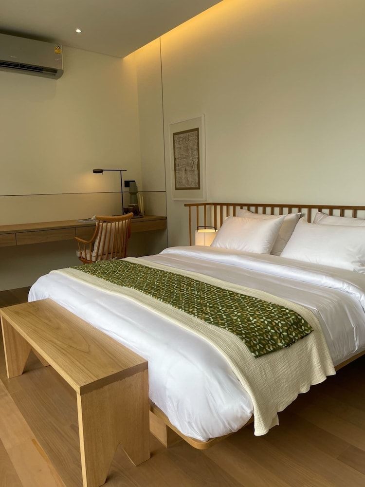 Tree O'clock Pool Villa - Phuket Deluxe Villa, Pool View 3