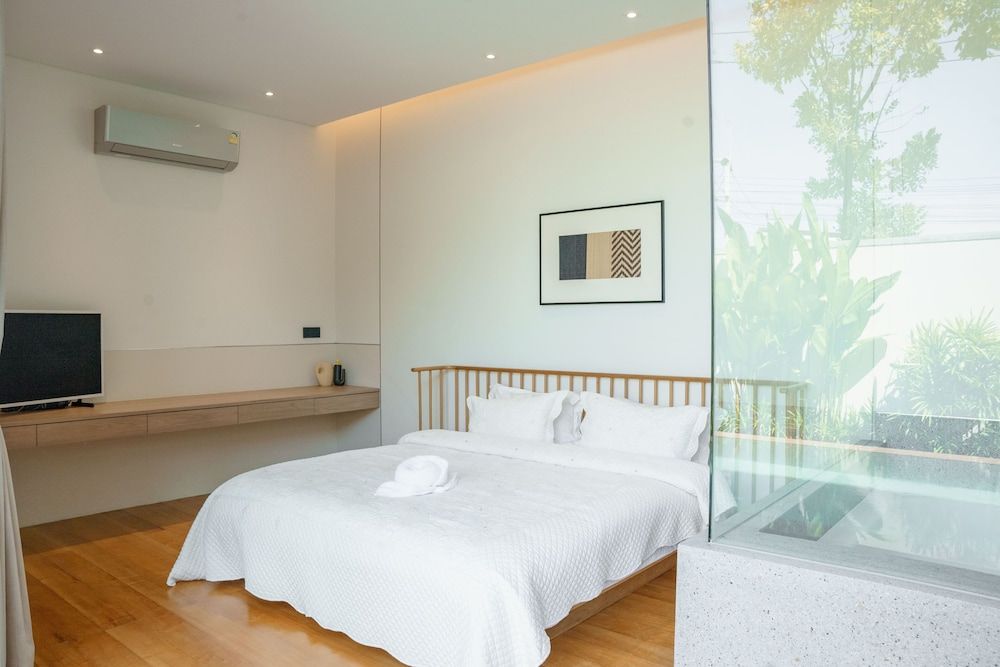 Tree O'clock Pool Villa - Phuket Deluxe Villa, Pool View 4