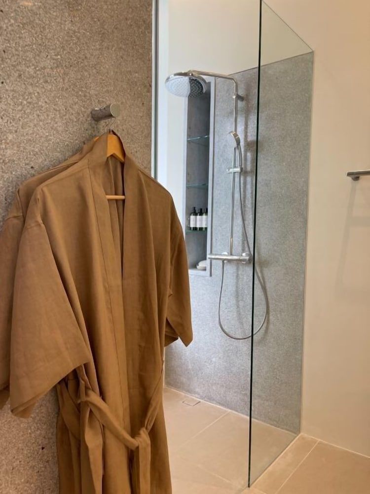 Tree O'clock Pool Villa - Phuket Comfort Villa, Pool View 6