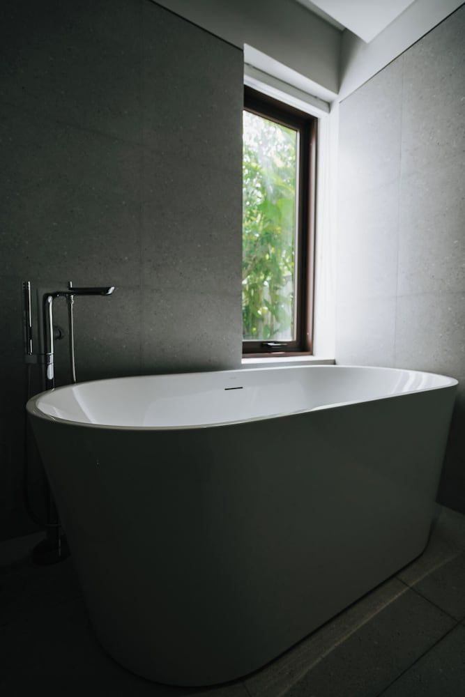 Tree O'clock Pool Villa - Phuket Comfort Villa, Pool View 5