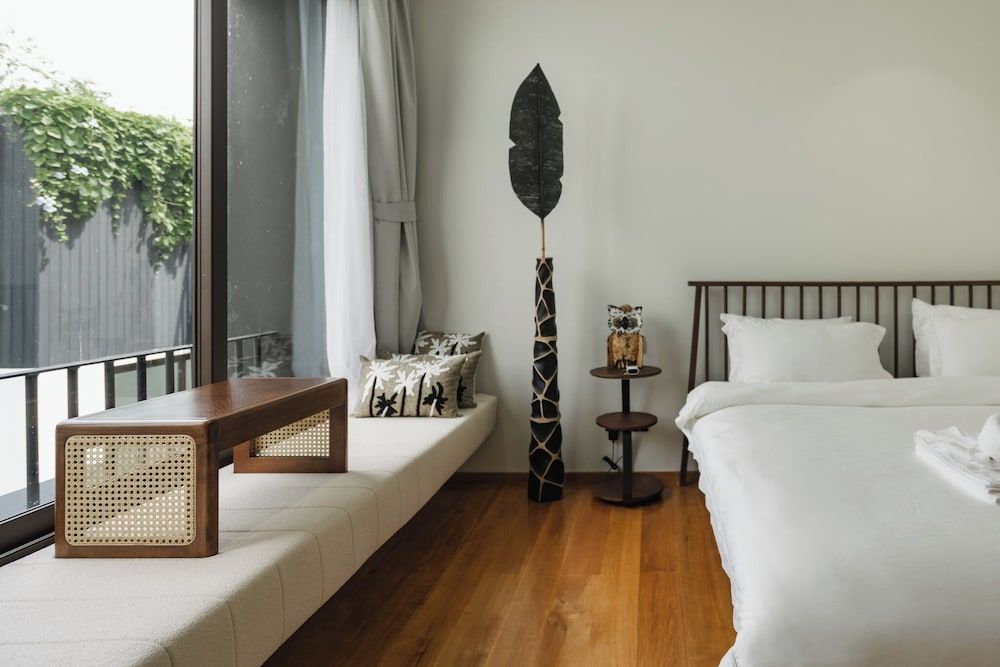 Tree O'clock Pool Villa - Phuket Comfort Villa, Pool View 3