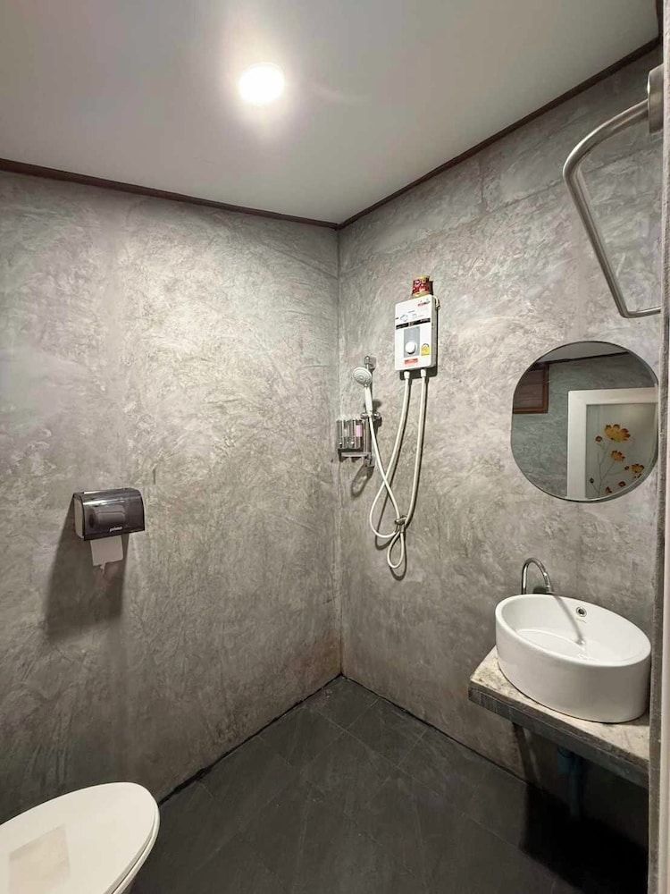 Baan Natee Comfort Double Room, 1 King Bed, Private Bathroom 15