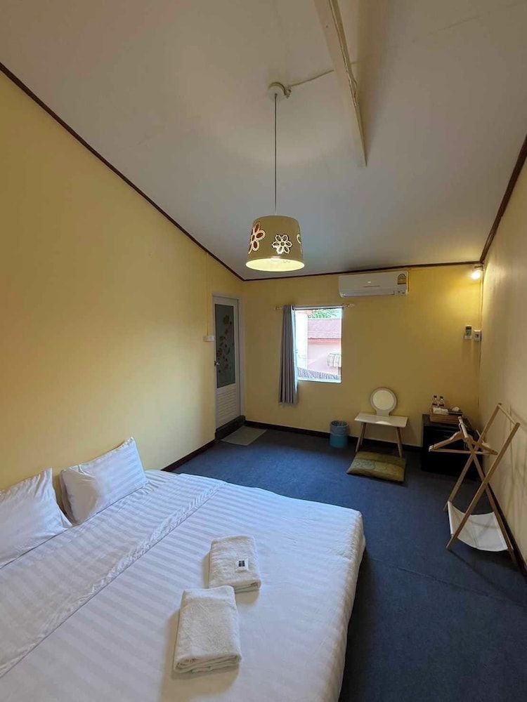 Baan Natee Comfort Double Room, 1 King Bed, Private Bathroom 12