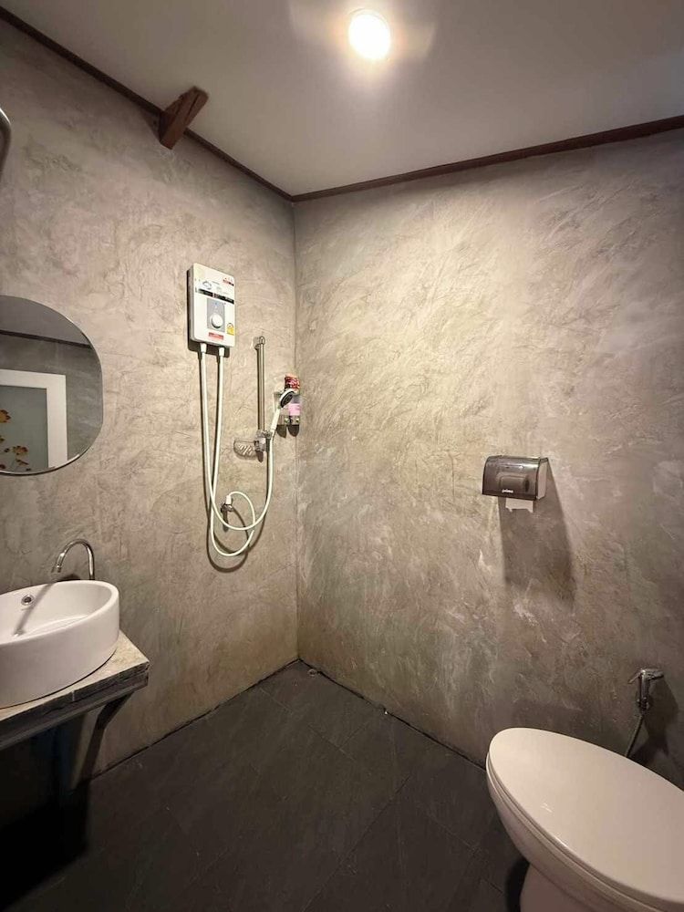 Baan Natee Comfort Double Room, 1 King Bed, Private Bathroom 16