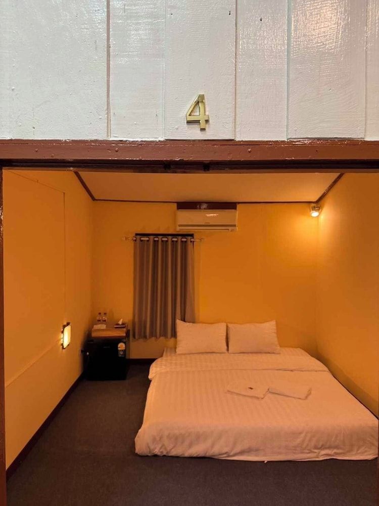 Baan Natee Basic Double Room, 1 King Bed 5