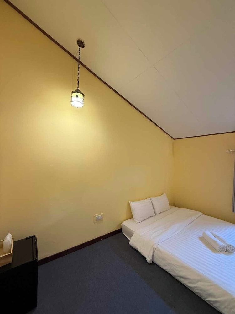 Baan Natee Comfort Double Room, 1 King Bed, Private Bathroom 4