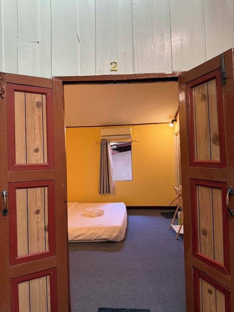 Baan Natee Comfort Double Room, 1 King Bed, Private Bathroom 3