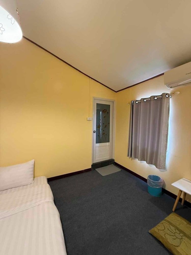 Baan Natee Comfort Double Room, 1 King Bed, Private Bathroom 8