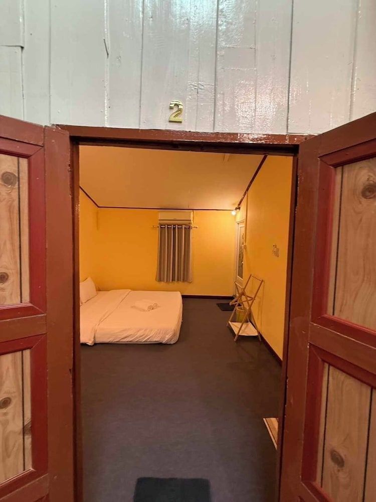 Baan Natee Comfort Double Room, 1 King Bed, Private Bathroom 6