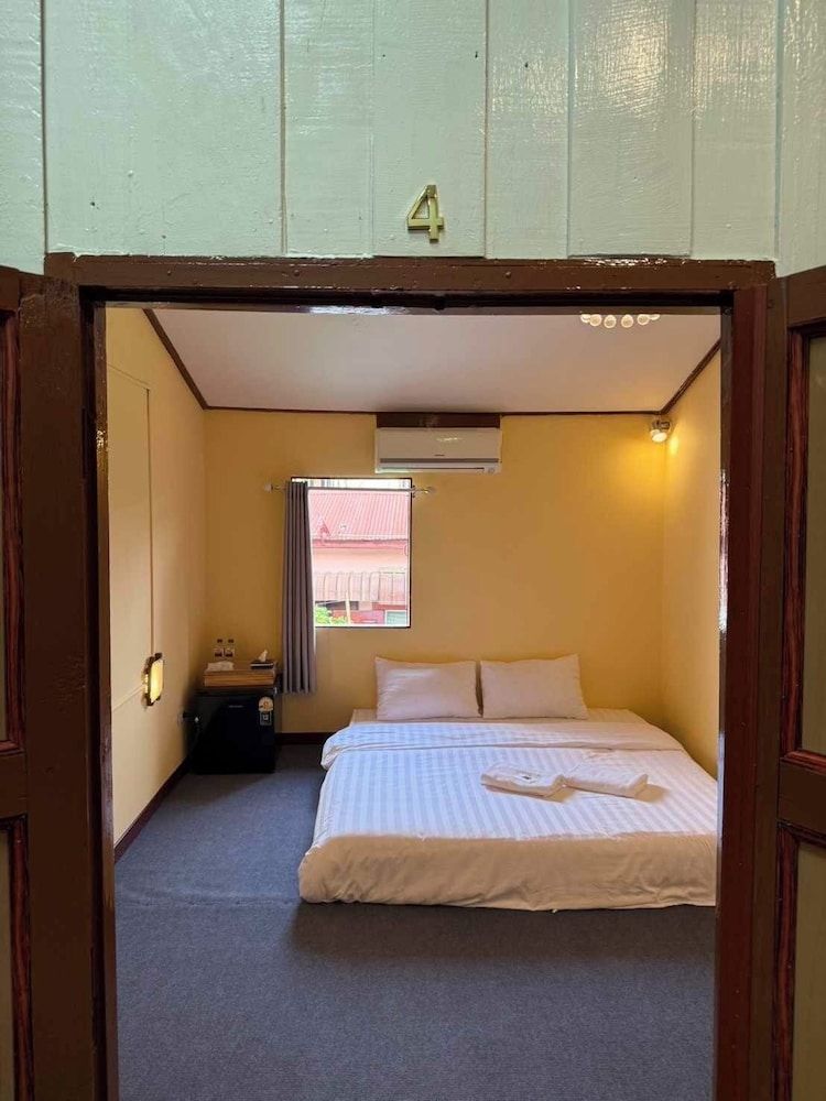 Baan Natee Basic Double Room, 1 King Bed 4