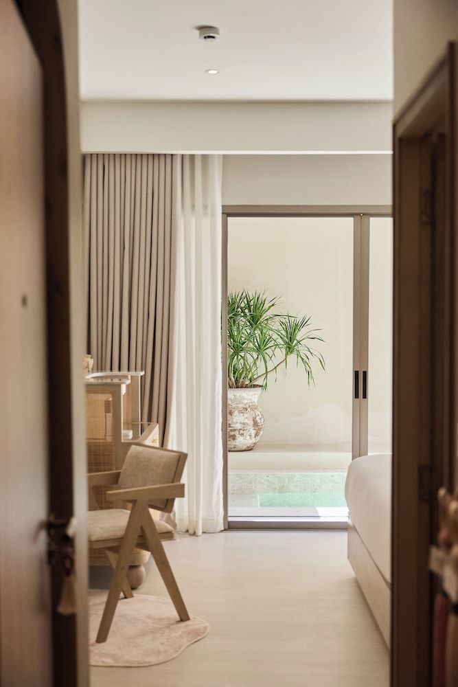 PE-LA Thapae Boutique Hotel Signature Room, 1 King Bed, Pool View 11