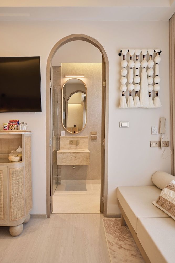 PE-LA Thapae Boutique Hotel Superior Room 8