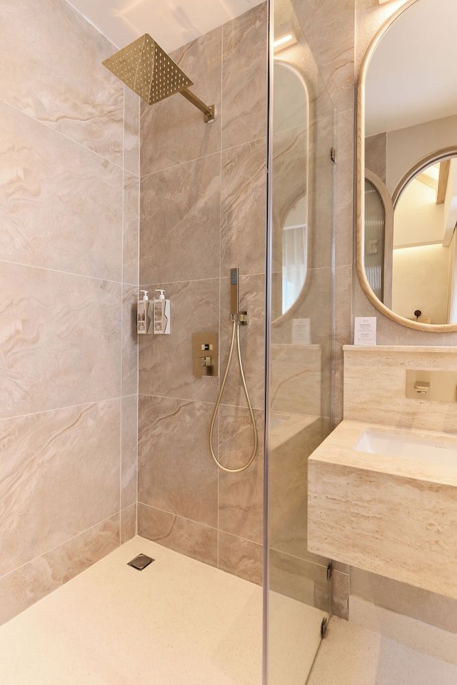 PE-LA Thapae Boutique Hotel Superior Room 3