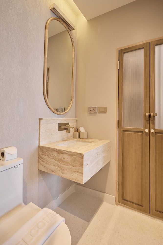 PE-LA Thapae Boutique Hotel Signature Room, 1 King Bed, Pool View 7