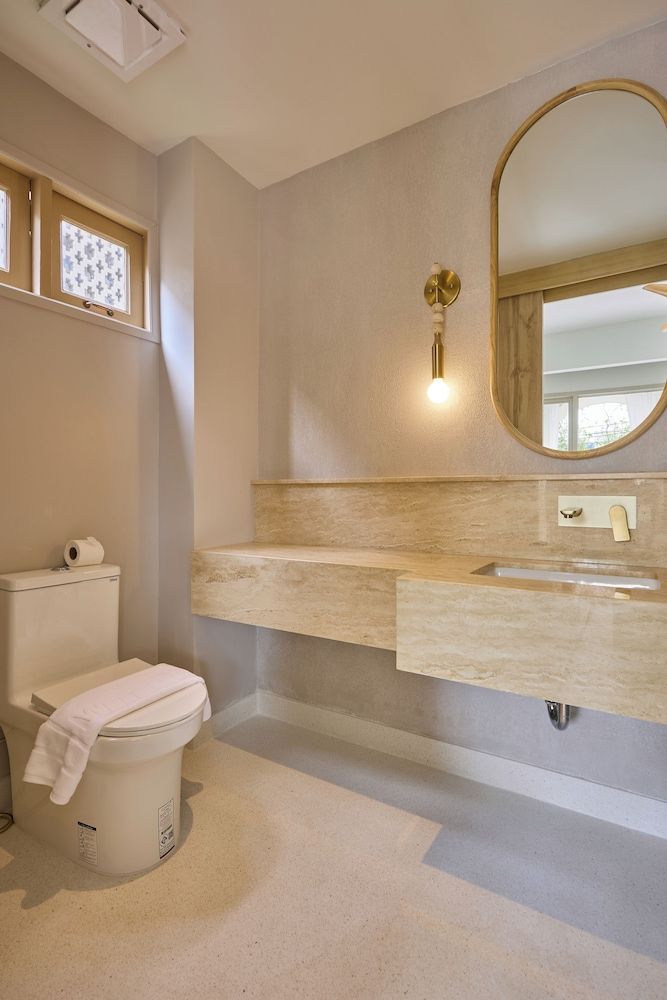 PE-LA Thapae Boutique Hotel Deluxe Suite, City View 7