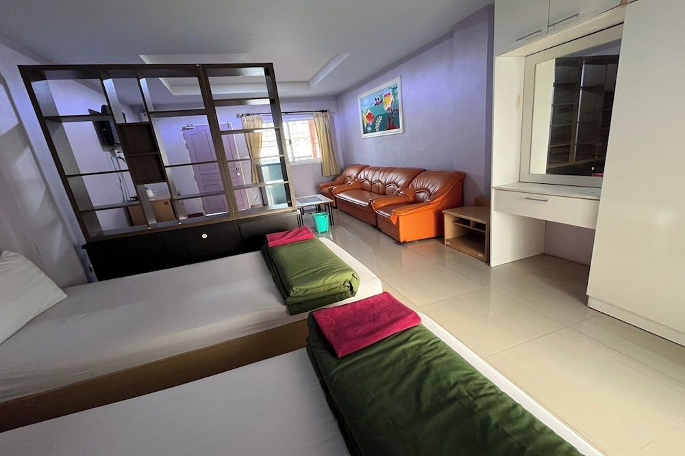 Chompoo Inn Standard Room 2