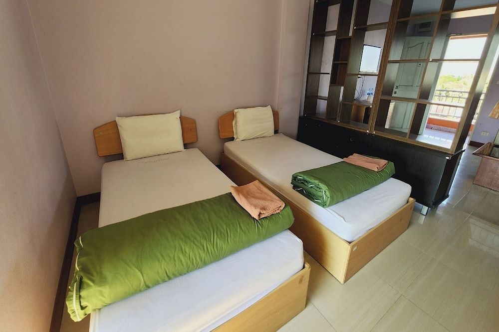 Chompoo Inn Standard Room 4