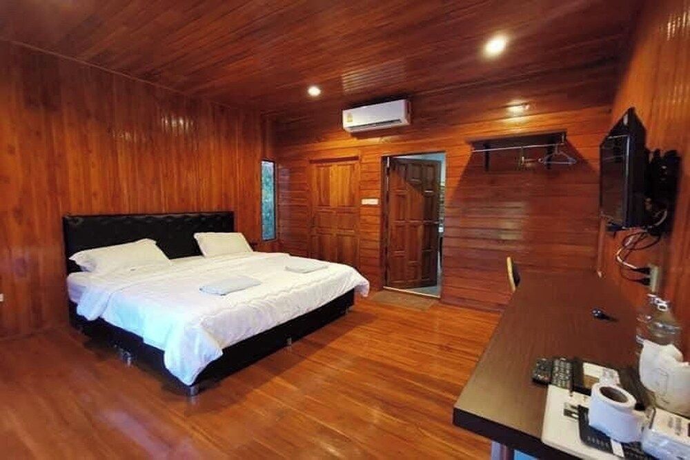 Phra Chan Khiang Dao Resort Wooden Villa Double bed 4