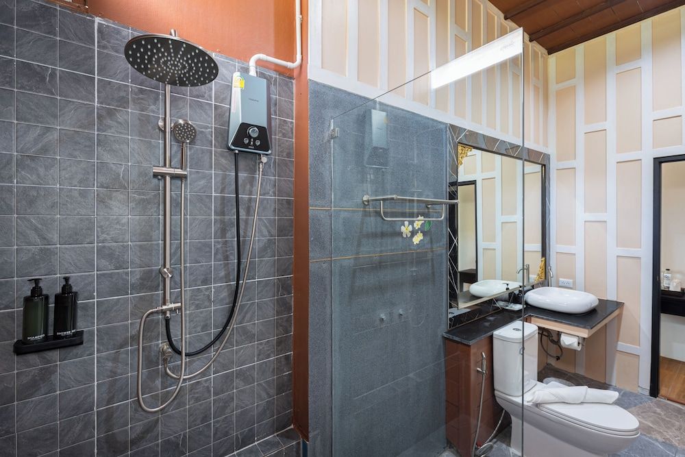 Blue Palm Residence Kata Standard Suite, Poolside 9