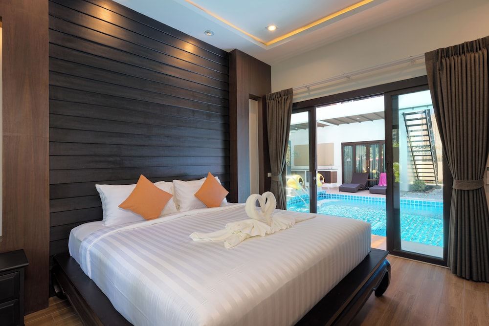 Blue Palm Residence Kata Standard Suite, Poolside 6