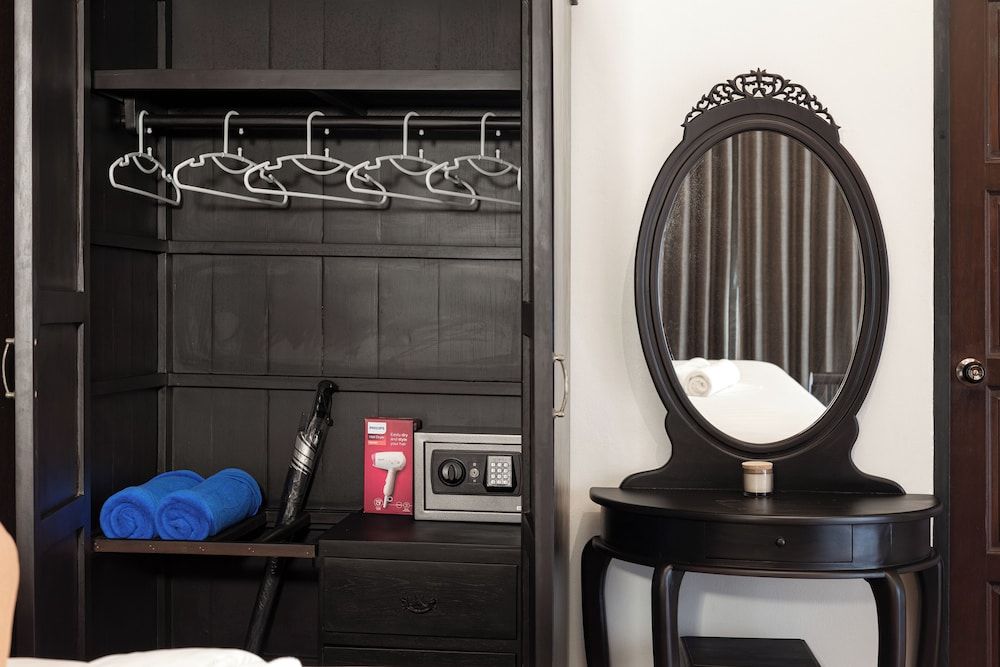 Blue Palm Residence Kata Standard Suite, Poolside 11