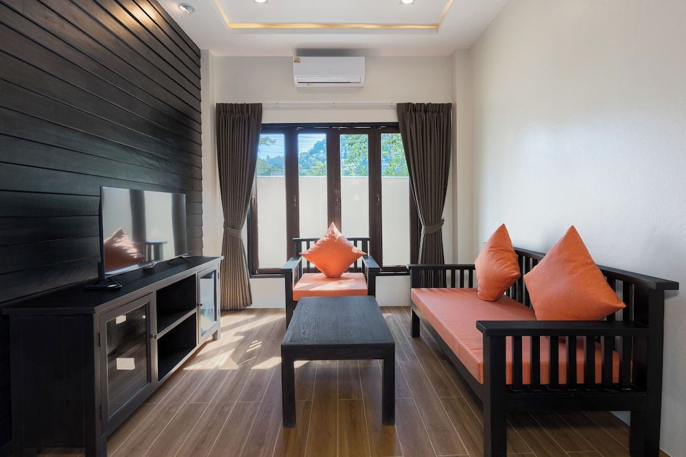 Blue Palm Residence Kata Standard Suite, Poolside 2