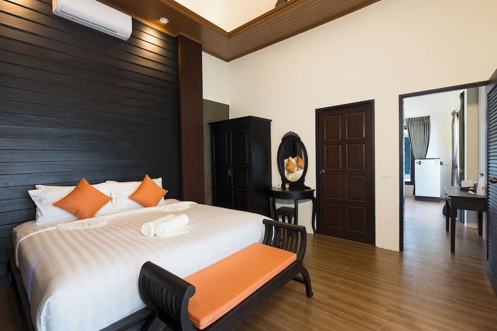 Blue Palm Residence Kata Standard Suite, Poolside 5