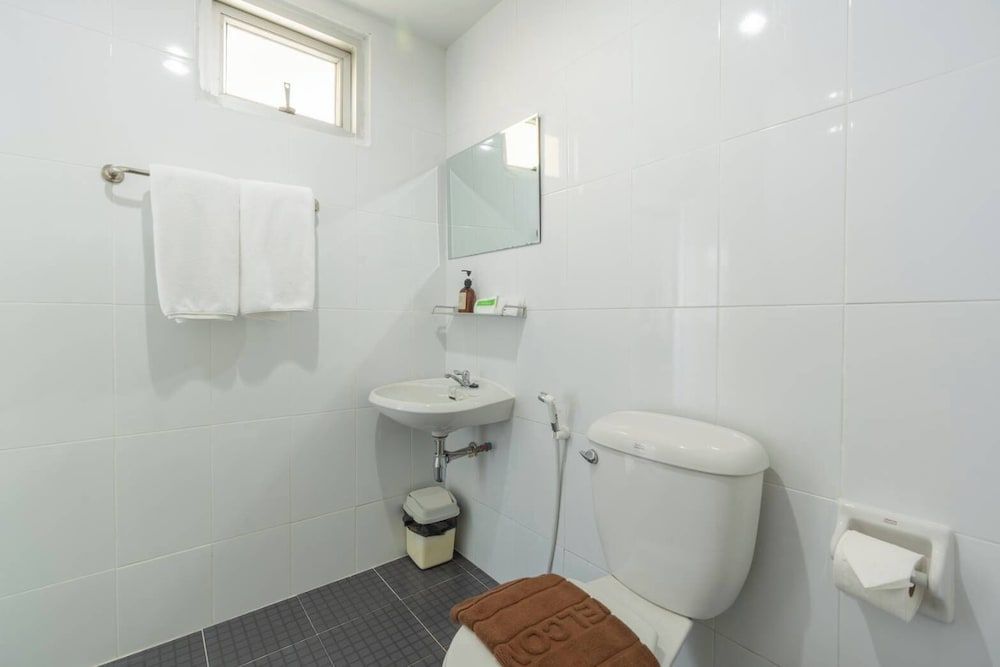 One Residence Navanakorn Standard Twin Room 4