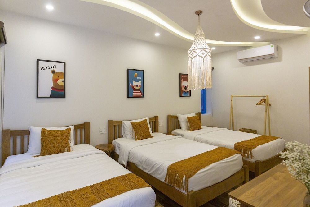 Hoi An Lazy Bear Hostel Deluxe Triple Room 3