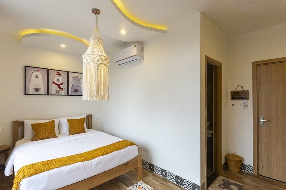 Hoi An Lazy Bear Hostel Deluxe Double Room, 1 Queen Bed, Pool View 3
