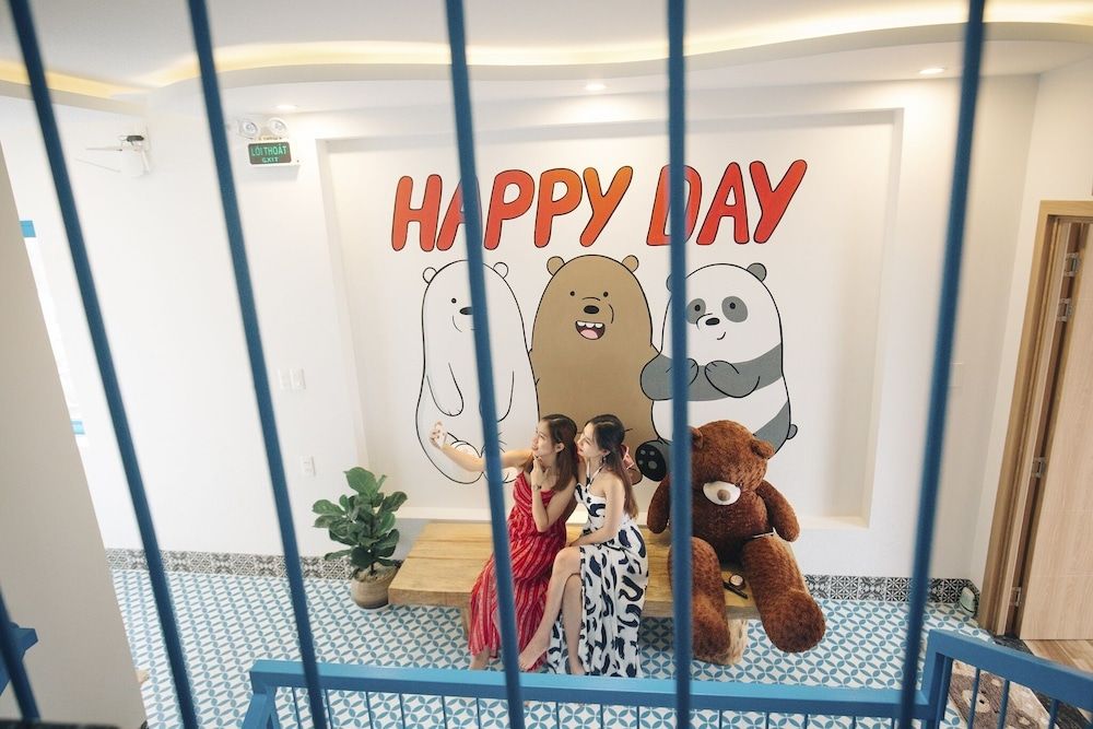 Hoi An Lazy Bear Hostel Deluxe Triple Room 5