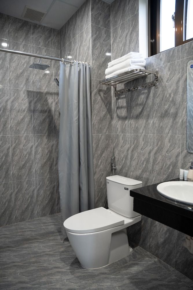 Tuyet Suong Hotel Superior Room, 1 Queen Bed 7