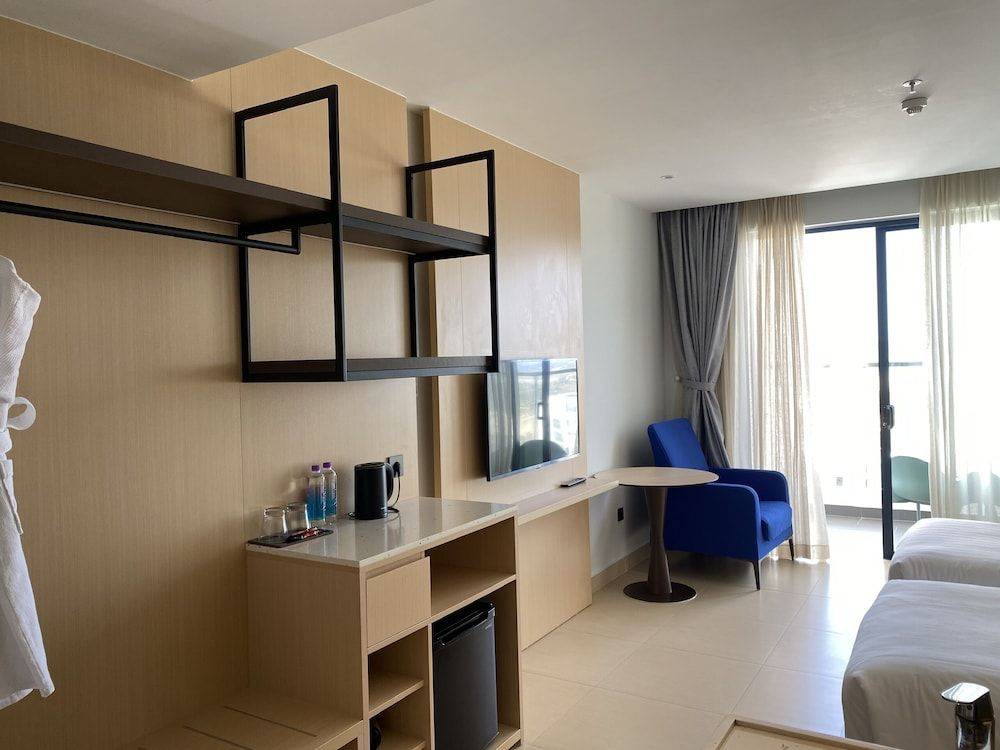 Arena Resort Luxury With Ocean View Deluxe Room, Partial Sea View 5