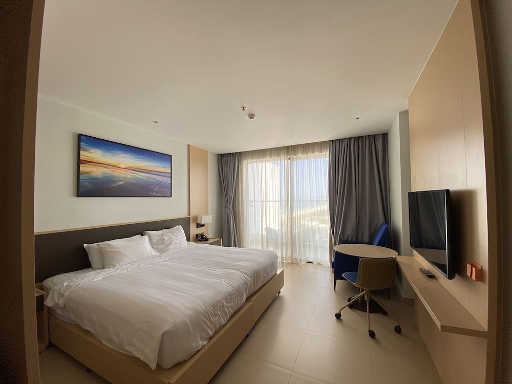 Arena Resort Luxury With Ocean View Deluxe Room, Partial Sea View 4