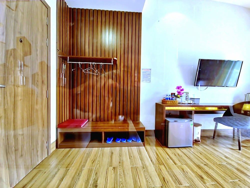 Thu Le Hotel Deluxe Triple Room 7