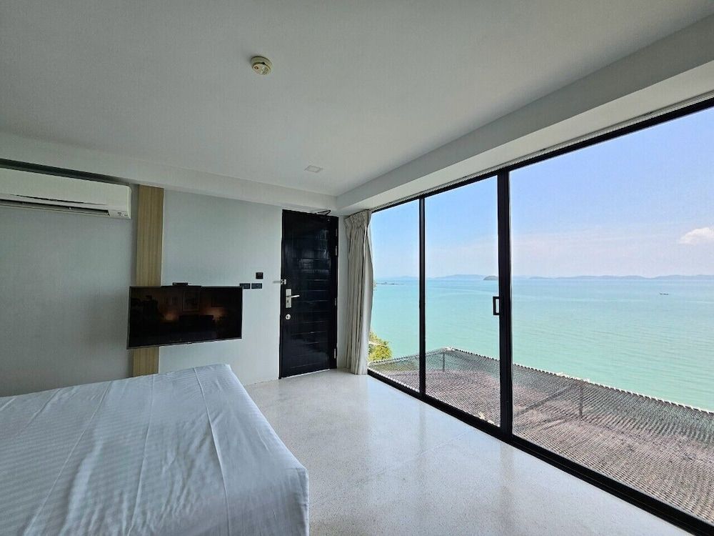 8IK88 Resort Deluxe Double or Twin Room, Sea View 3