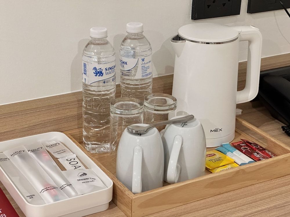 Winston Hotel Deluxe Double Room, No Window, Non-Smoking 10