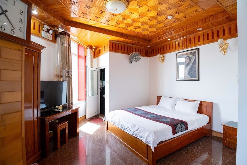 KHACH SAN TRIEU KY VOONG Deluxe Double Room, City View 9