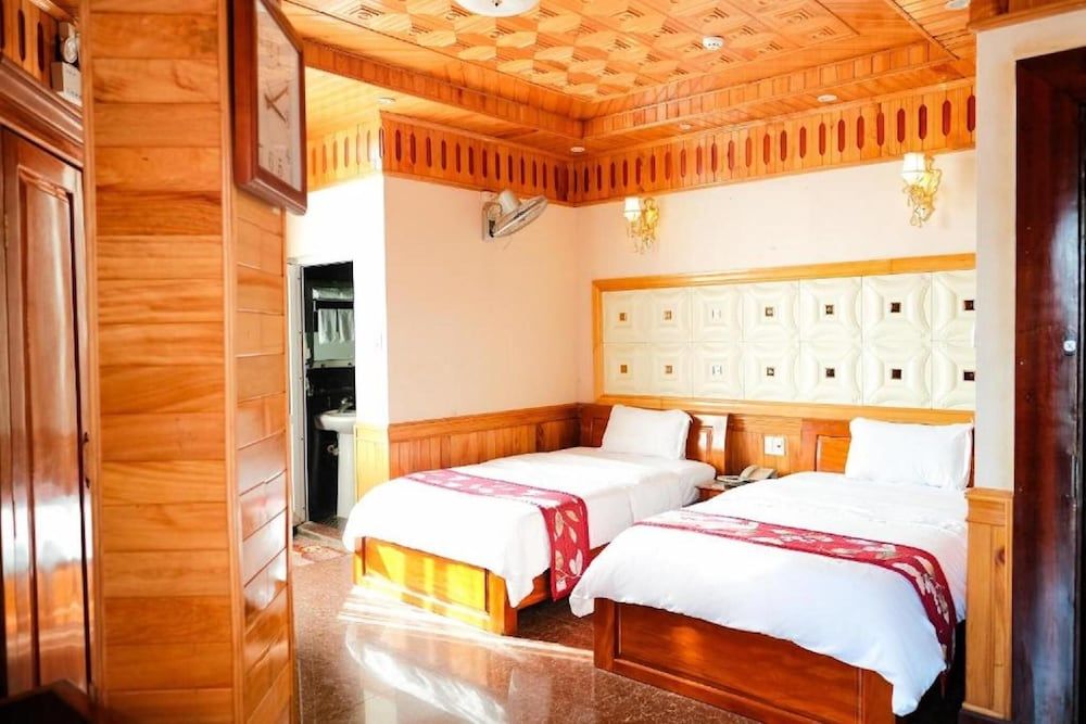 KHACH SAN TRIEU KY VOONG Standard Triple Room, City View 3