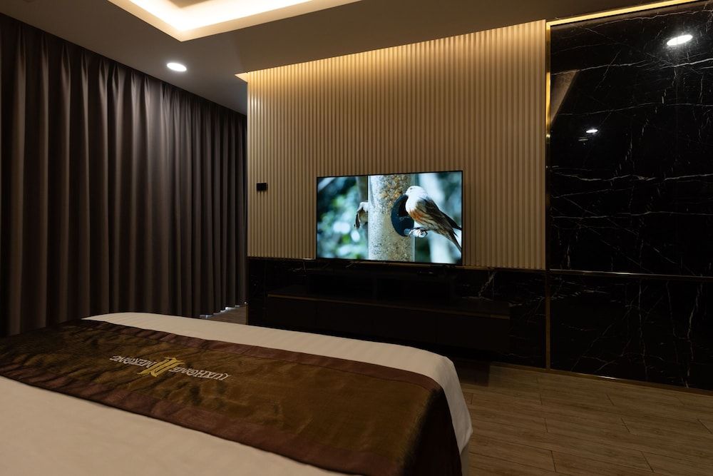 Luxhome Mekong Hotel Luxury Suite, Park View 2