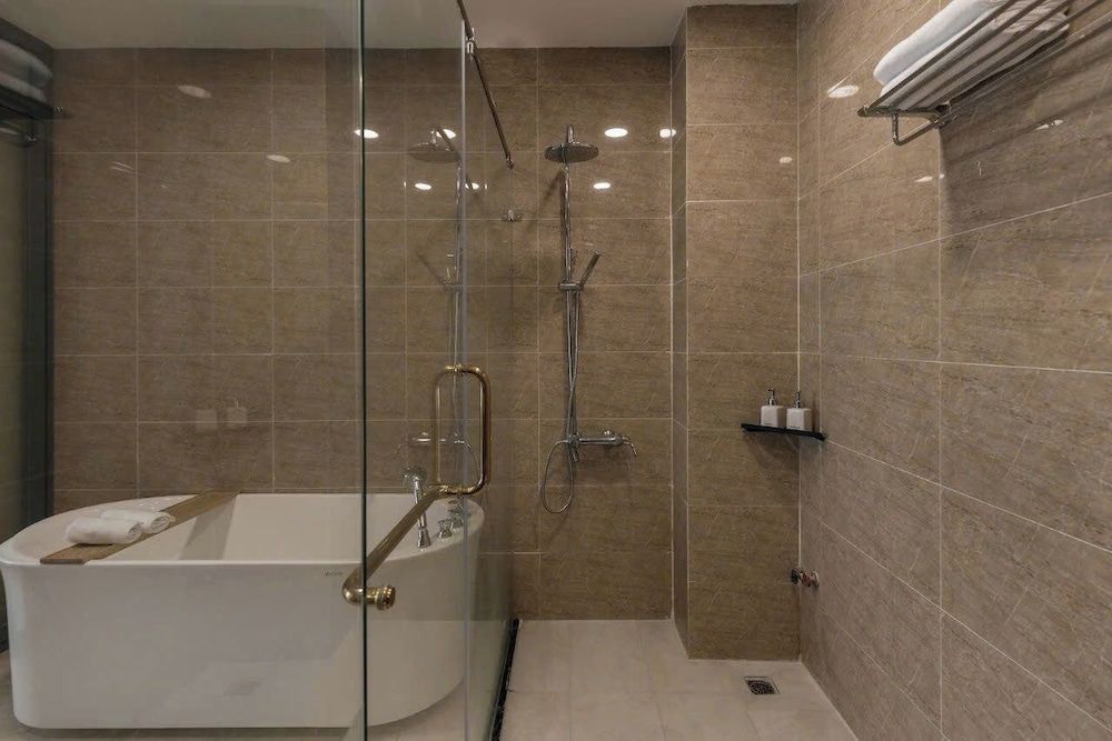 Luxhome Mekong Hotel Luxury Suite, Park View 10