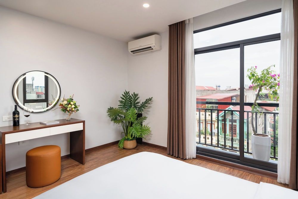 Marina Hotel Family Triple Room, Balcony, City View 3
