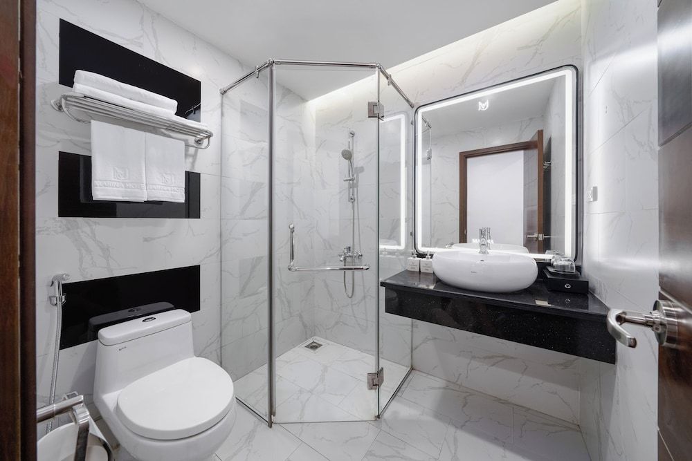 Marina Hotel Superior Double Room, Balcony, City View 3