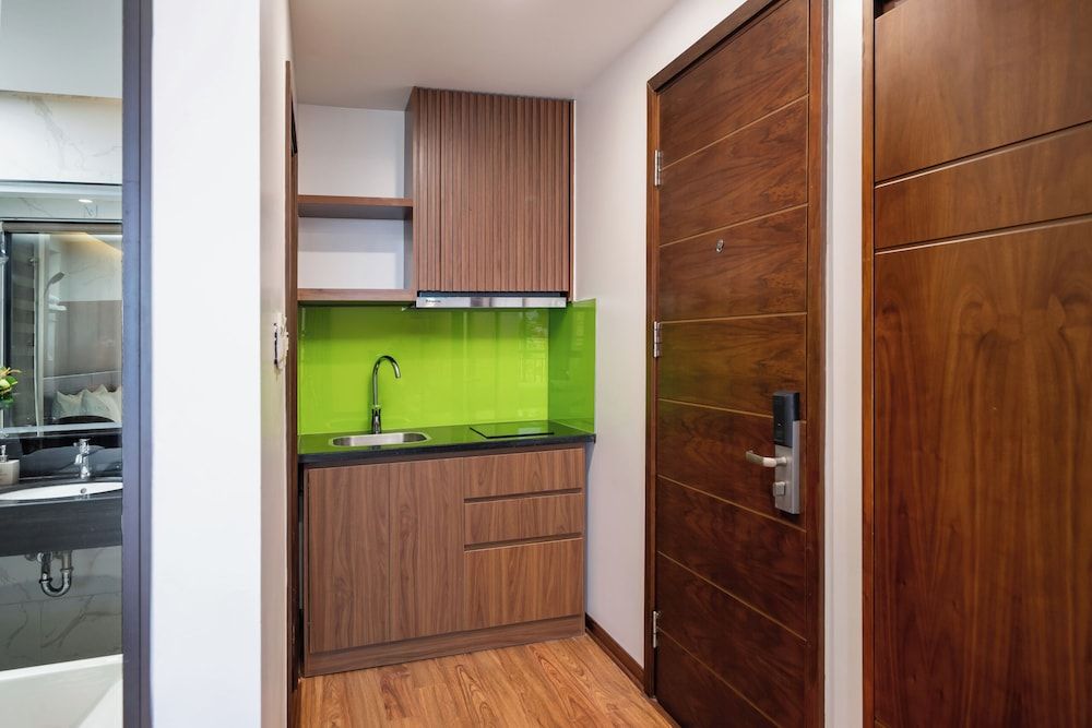 Marina Hotel Family Triple Room, Balcony, City View 4